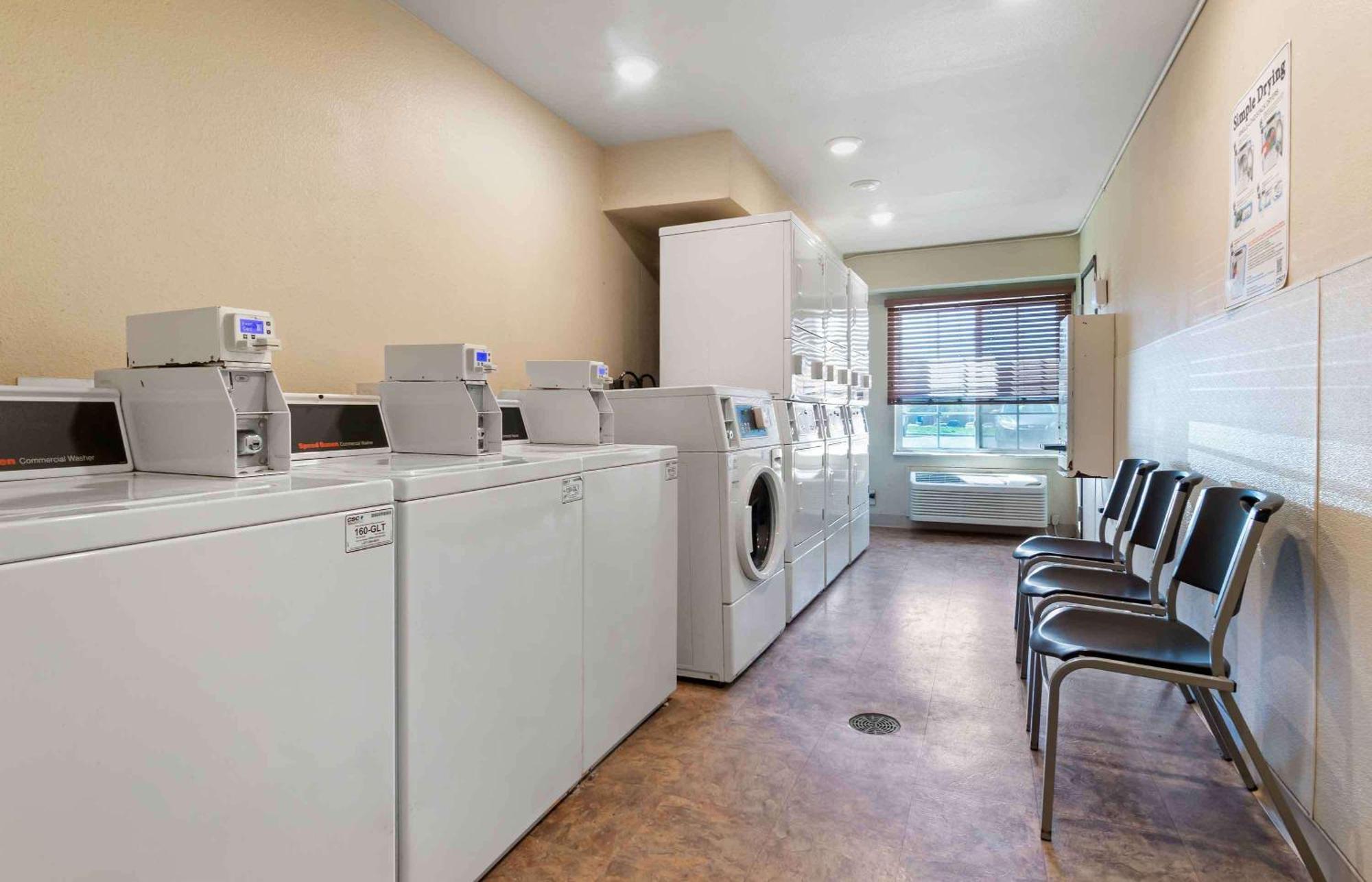 Extended Stay America Select Suites - Kansas City - South - I-49 Dış mekan fotoğraf